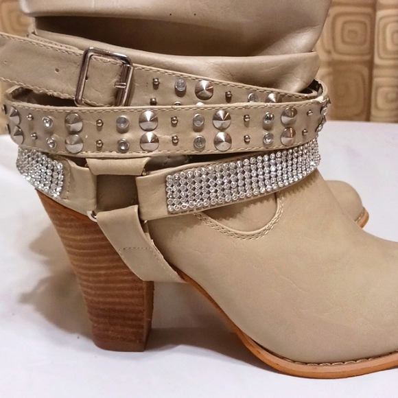 Western Glam Ankle Boots - Picture 4 of 11